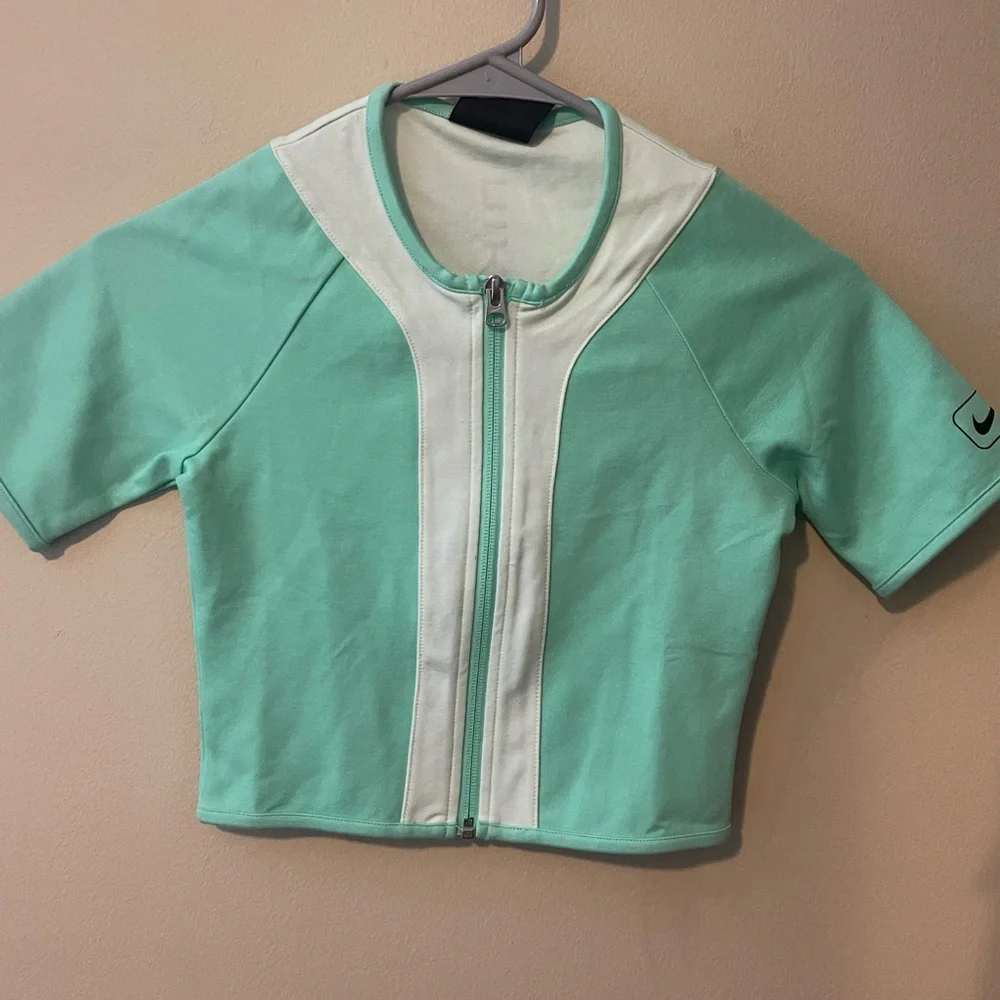 Nike Women’s Sportswear Street Short Sleeve Crop - Picture 4 of 9